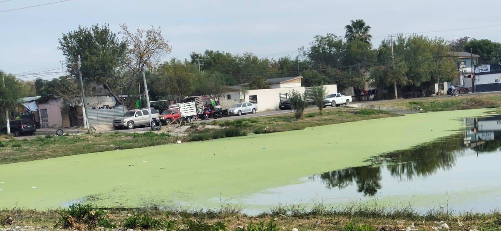 Vecinos de la colonia Lázaro Cárdenas alertan por riesgo de dengue debido a vaso captador