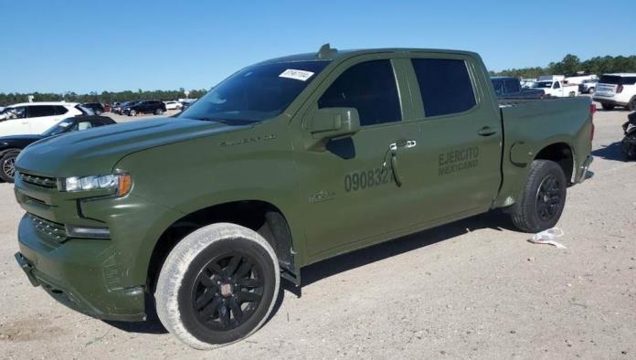 Subastan camioneta del ejército mexicano en Texas