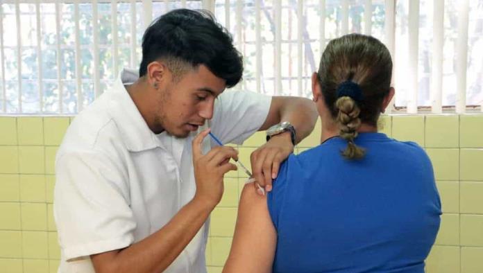 Continúa campaña de inmunización contra influenza y COVID