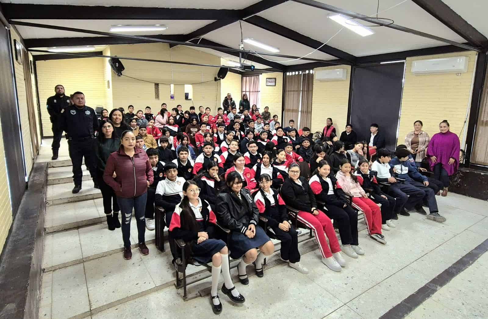 Realizan pláticas de seguridad en la Secundaria Marcos Benavides de Allende