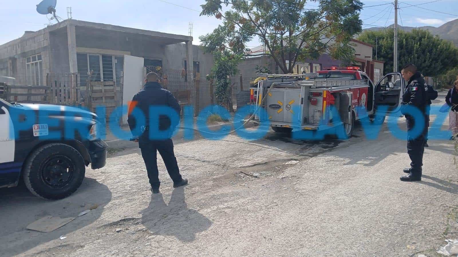 Fuego consume casa en Colinas