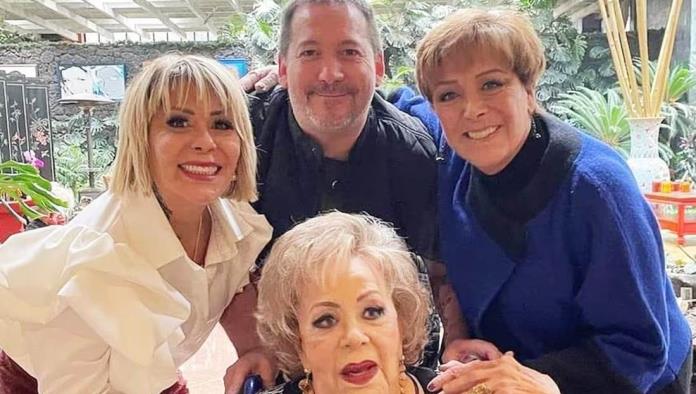 Familia de Silvia Pinal se prepara para su partida