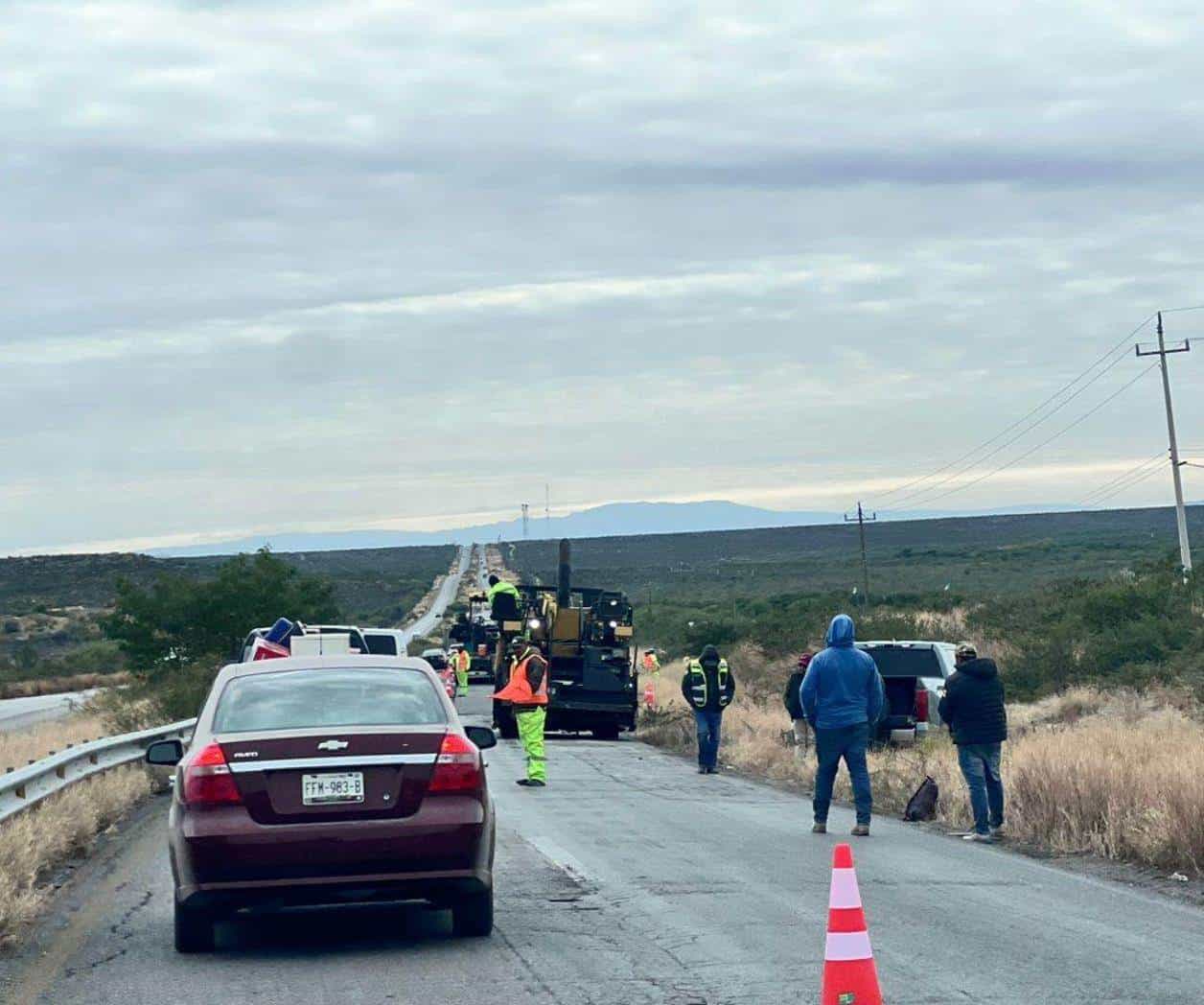 La secretaría de infraestructura comunicaciones y transportes realiza trabajos de bacheo