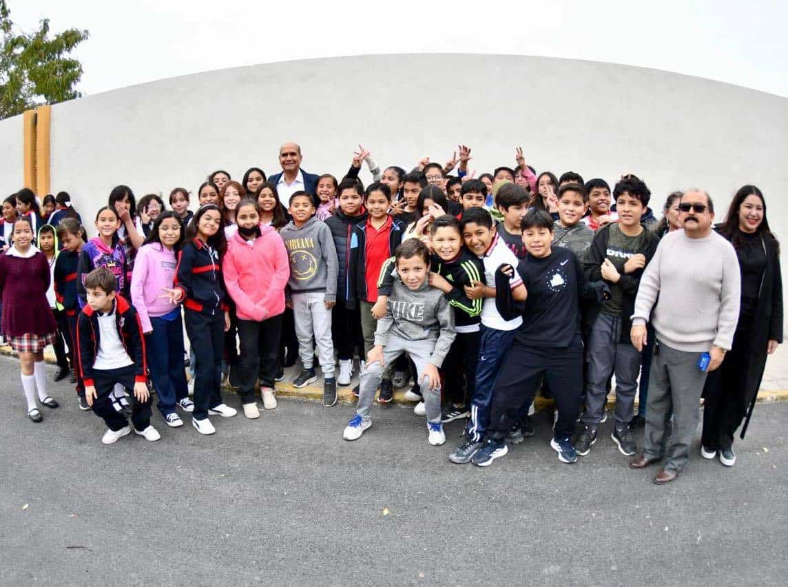 La comunidad estudiantil, está agradecida con el alcalde Dr. Mario Dávila Delgado, por todo el apoyo recibido durante su administración.