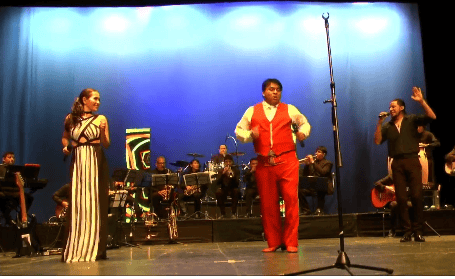Santiago de la Monclova y artistas locales deslumbraron con su talento en el escenario, dejando una marca imborrable en la memoria cultural de Monclova.