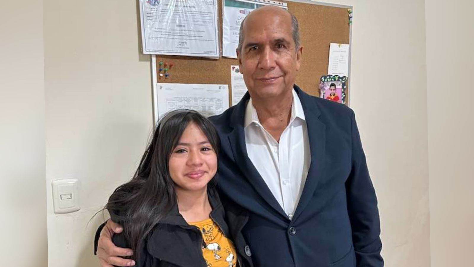 Alcalde de Monclova Mario Dávila Delgado visitó a la joven Kimberly