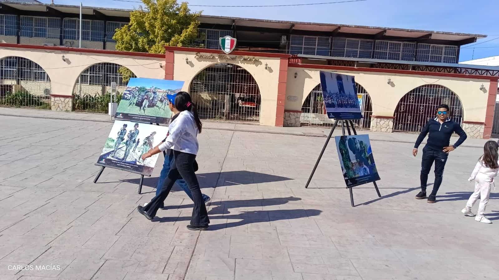 Presentan exposición de Sedena en la plaza