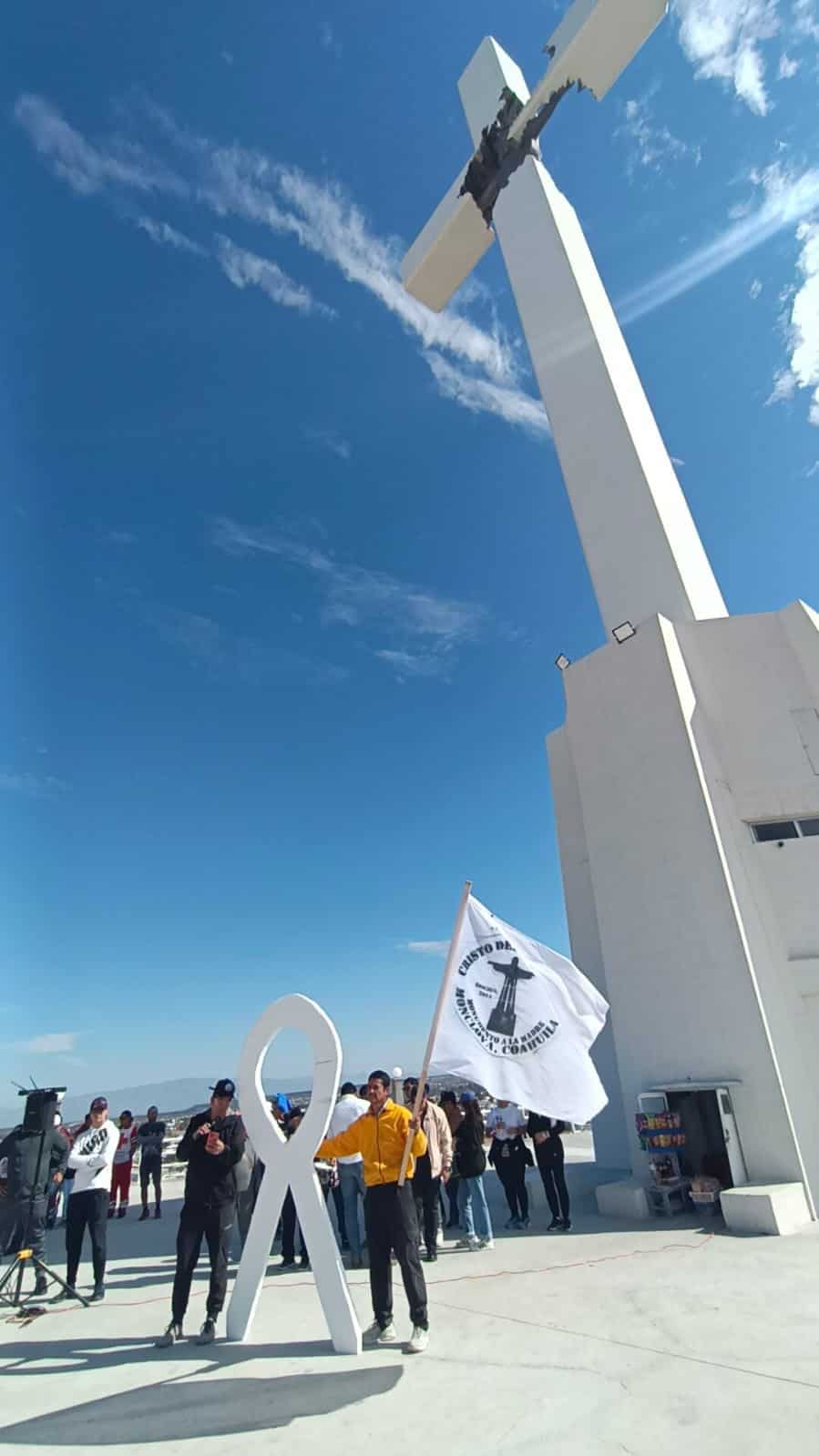 Reúne a 100 el "Gran Abrazo"