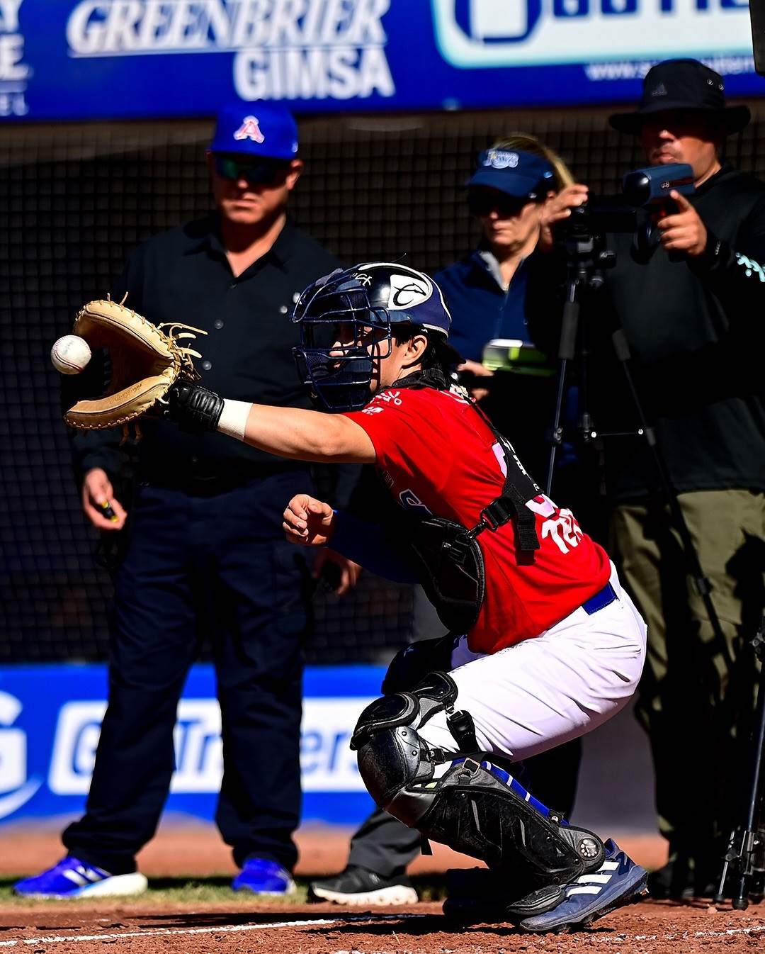 Se muestran ante scouts de MLB