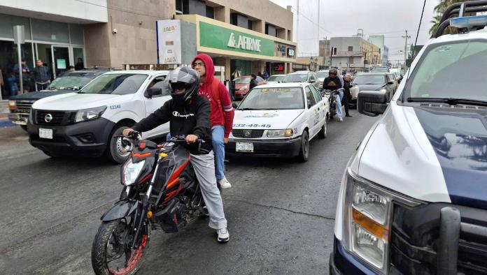 Motociclistas no respetan reglamento