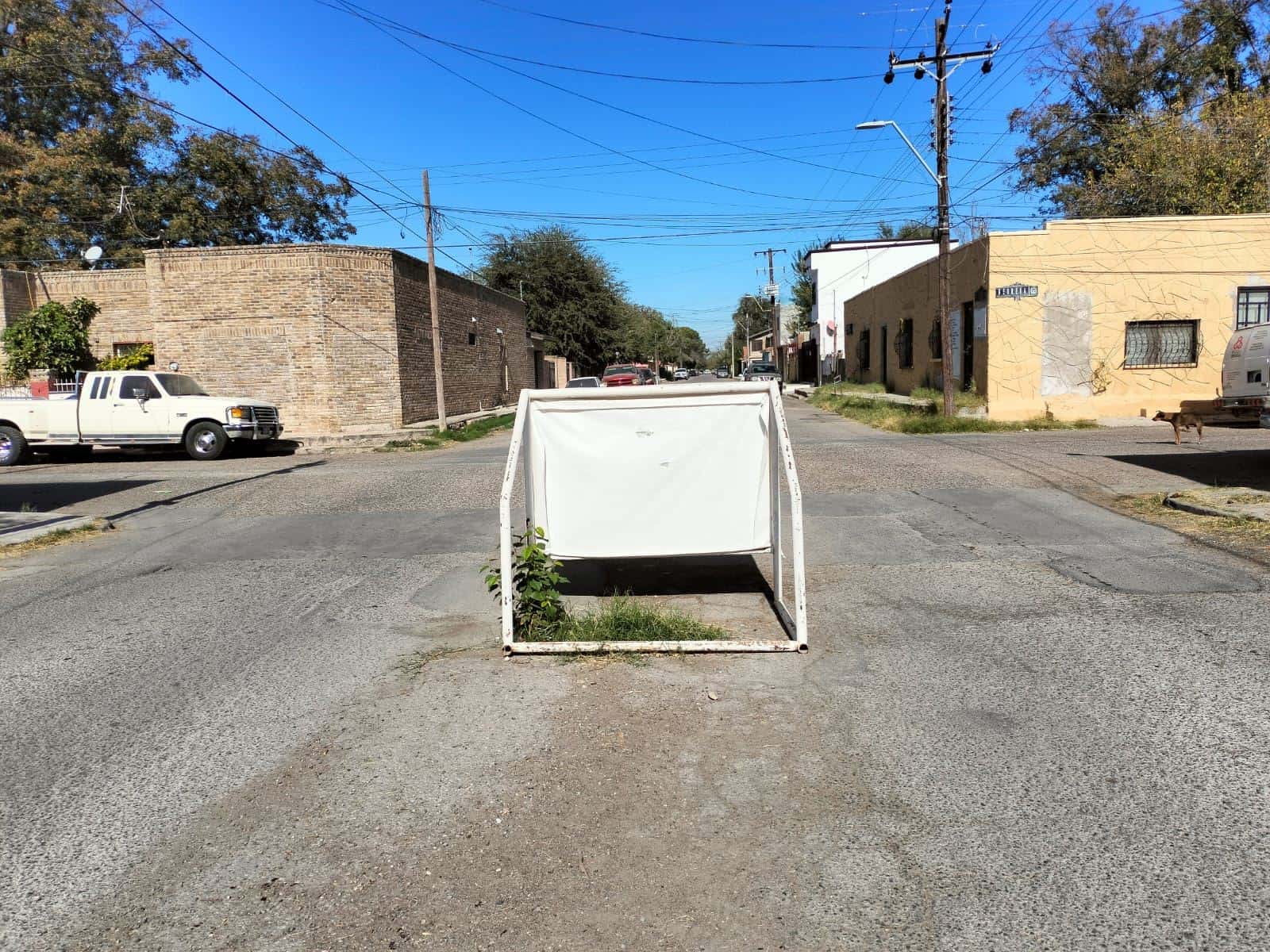 Vecinos de Mundo Nuevo exigen soluciones urgentes por obras abandonadas y riesgos viales