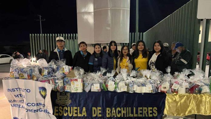 Jóvenes de la Universidad Autónoma de Coahuila donan kits de higiene en apoyo a hospitales