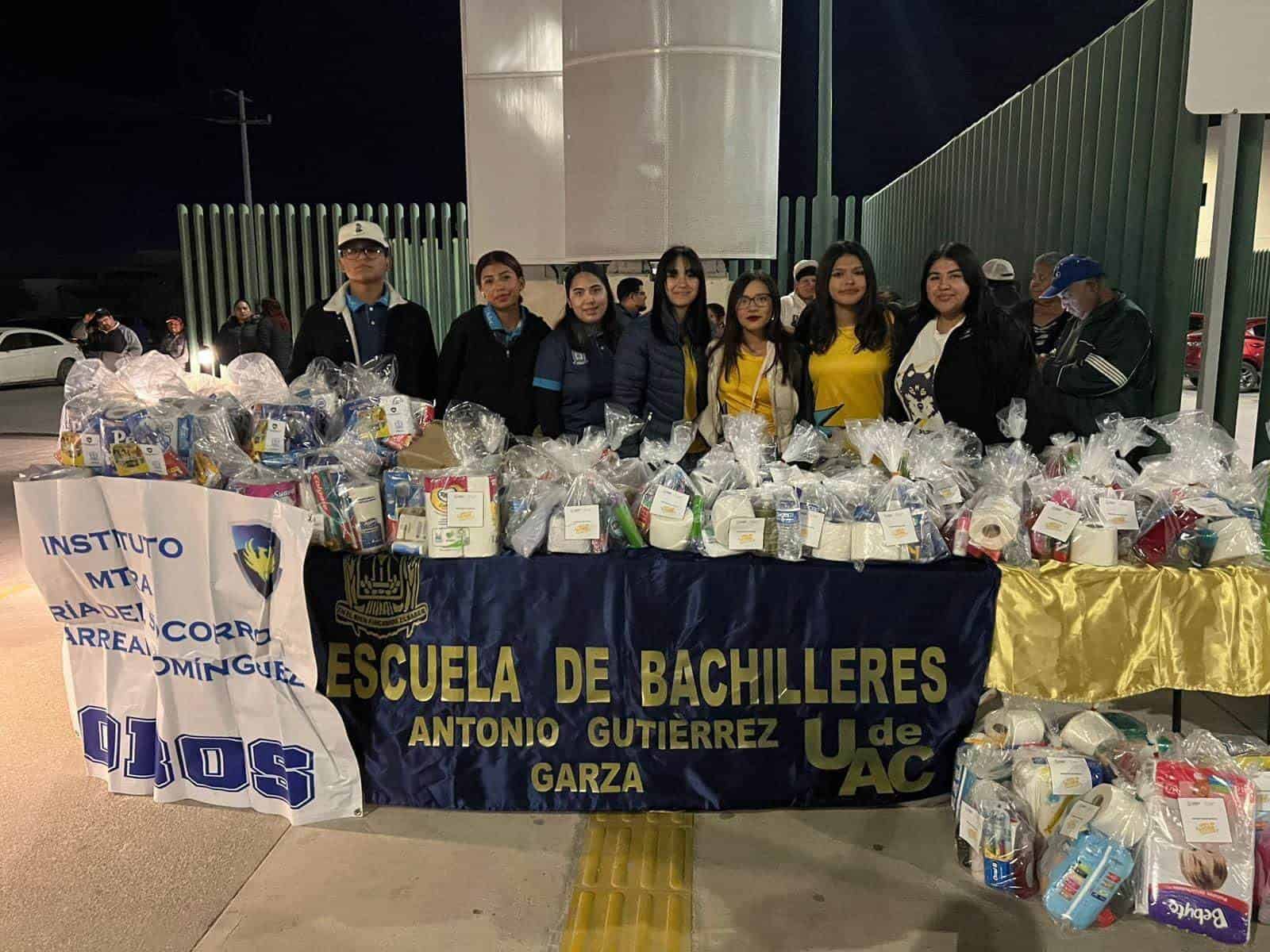 Jóvenes de la Universidad Autónoma de Coahuila donan kits de higiene en apoyo a hospitales