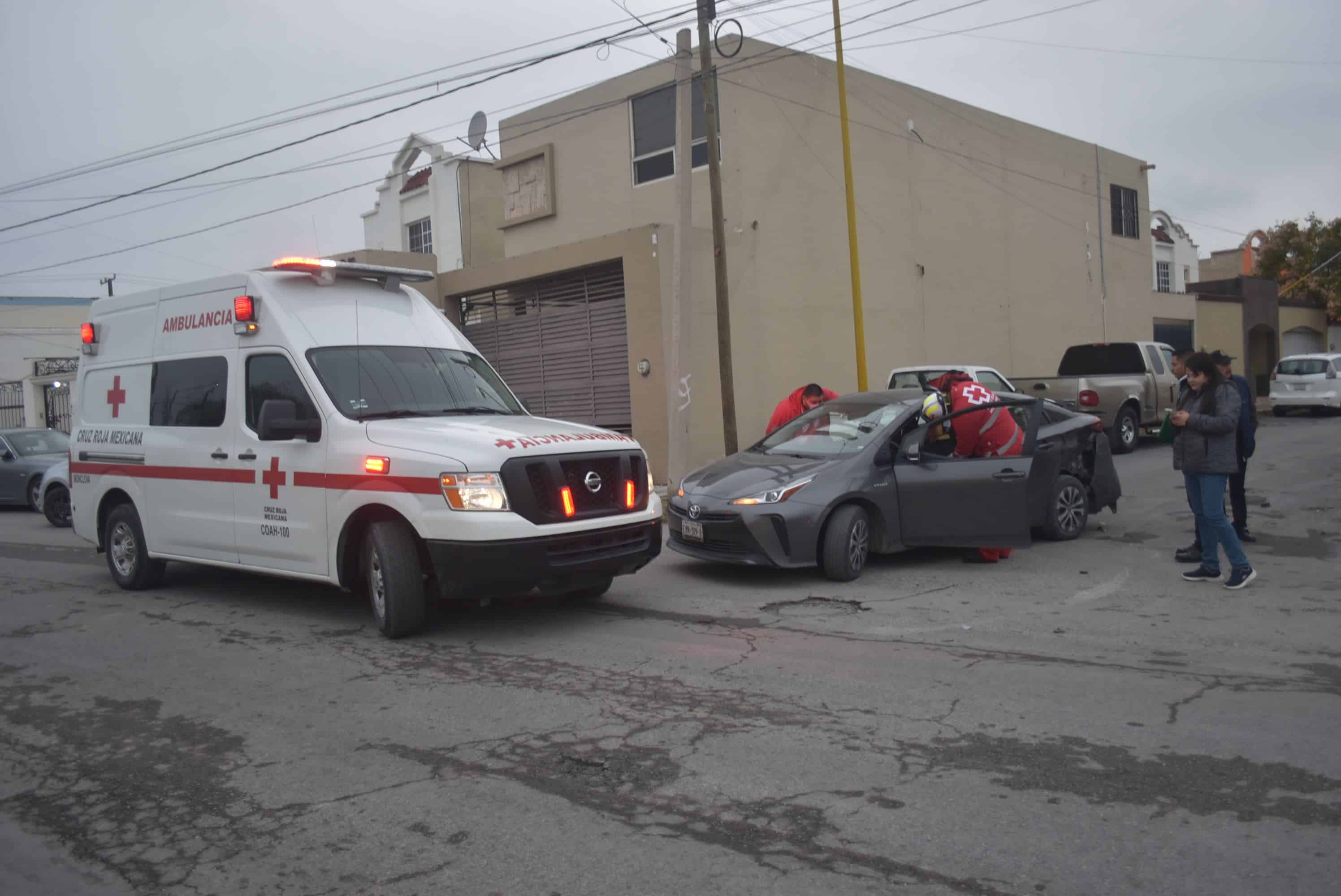 Se avienta vuelta en U y lo chocan