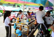 Van sobre la comida chatarra en escuelas