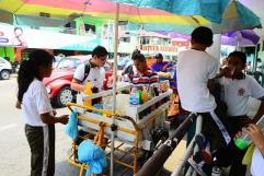 Van sobre la comida chatarra en escuelas