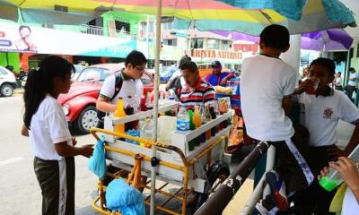 Van sobre la comida chatarra en escuelas