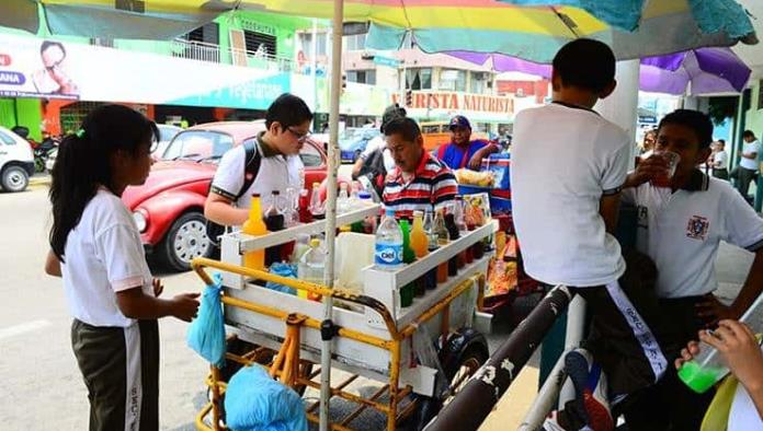 Van sobre la comida chatarra en escuelas