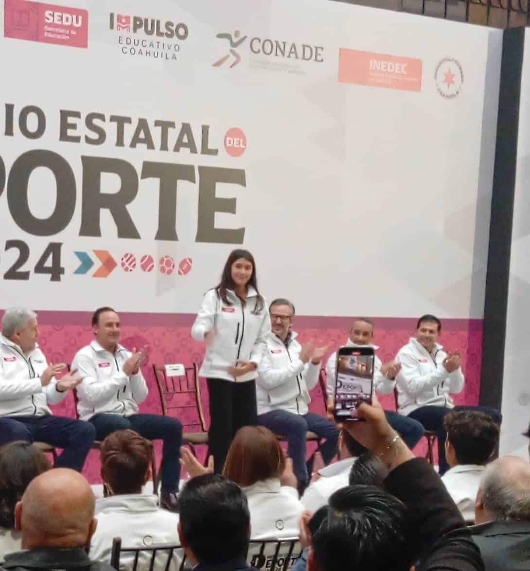 Entrega Manolo el Premio al Deporte