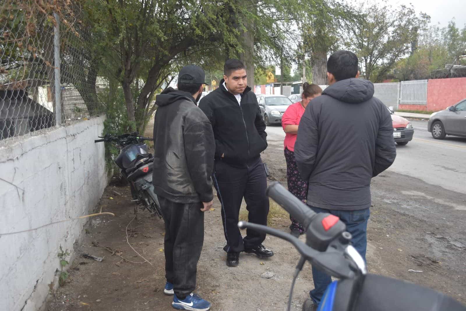 Acaba inconsciente tras choque de motos 