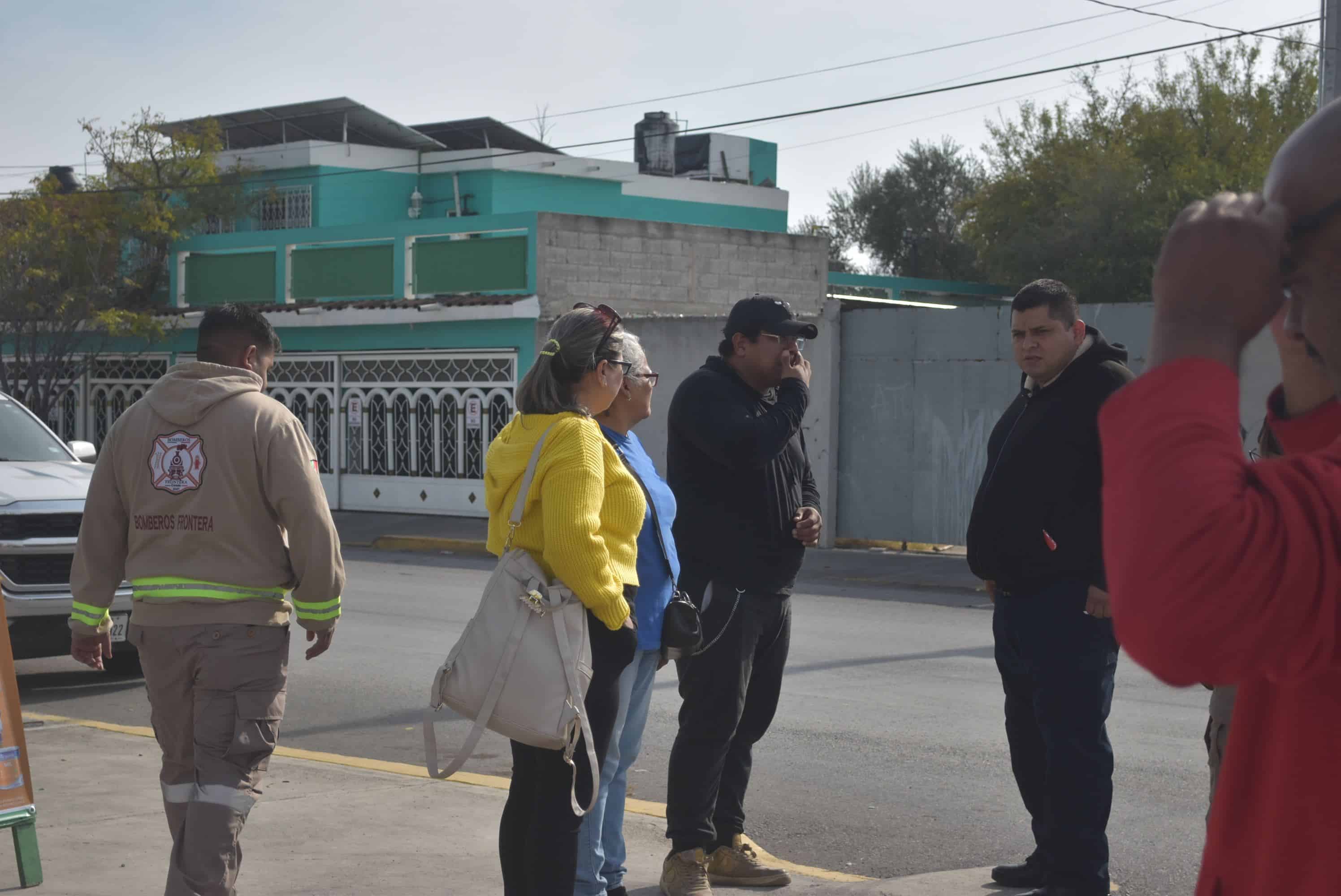 Ignora alto y choca auto