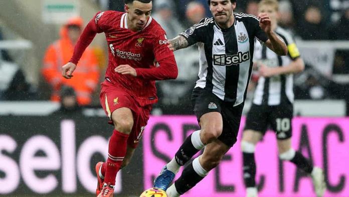 Newcastle pone sorpresivo freno al Liverpool en Premier League