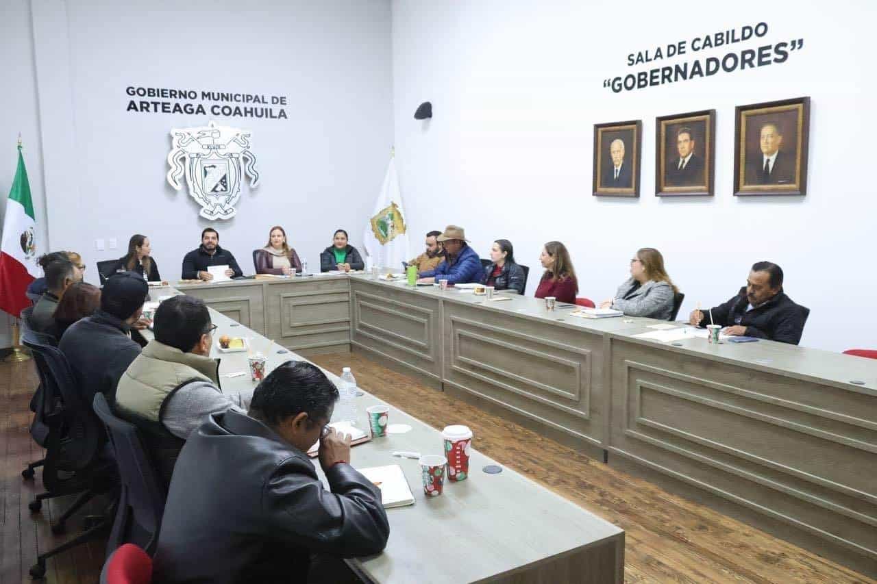 Se reúnen Alcalde y alcaldesas electas De Arteaga y General Cepeda