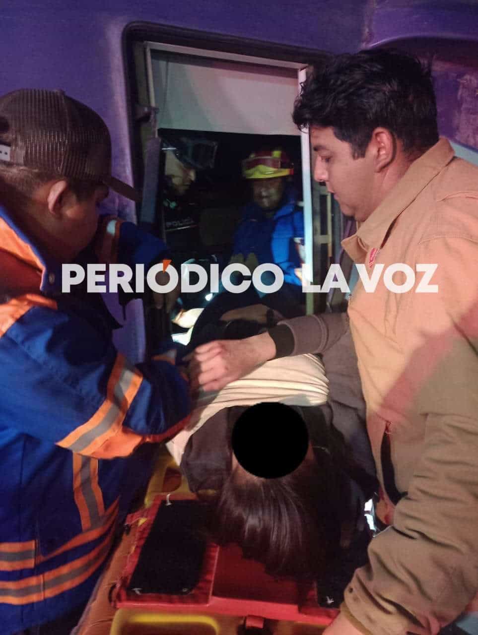 Un muerto y cinco heridos deja volcadura de autobús en la 57