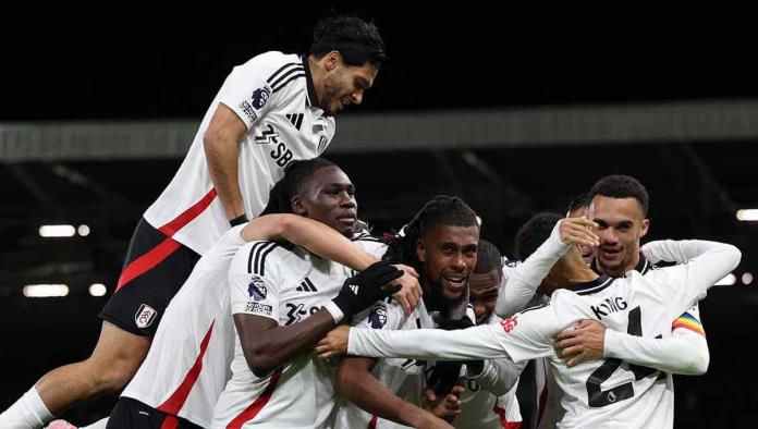 Fulham y Raúl Jiménez logran su sexto triunfo en Premier League