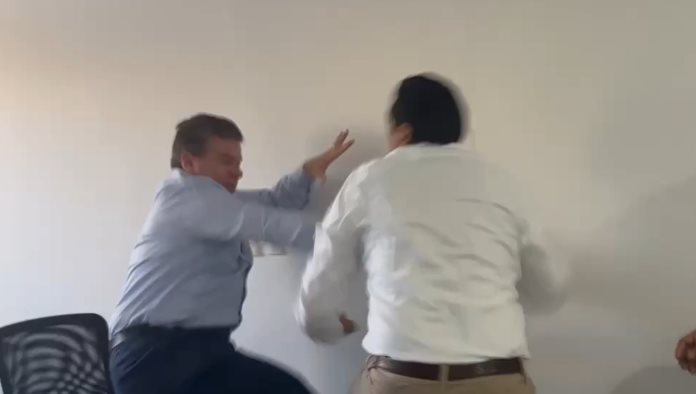 Legisladores se agarran a golpes en Congreso de Chiapas