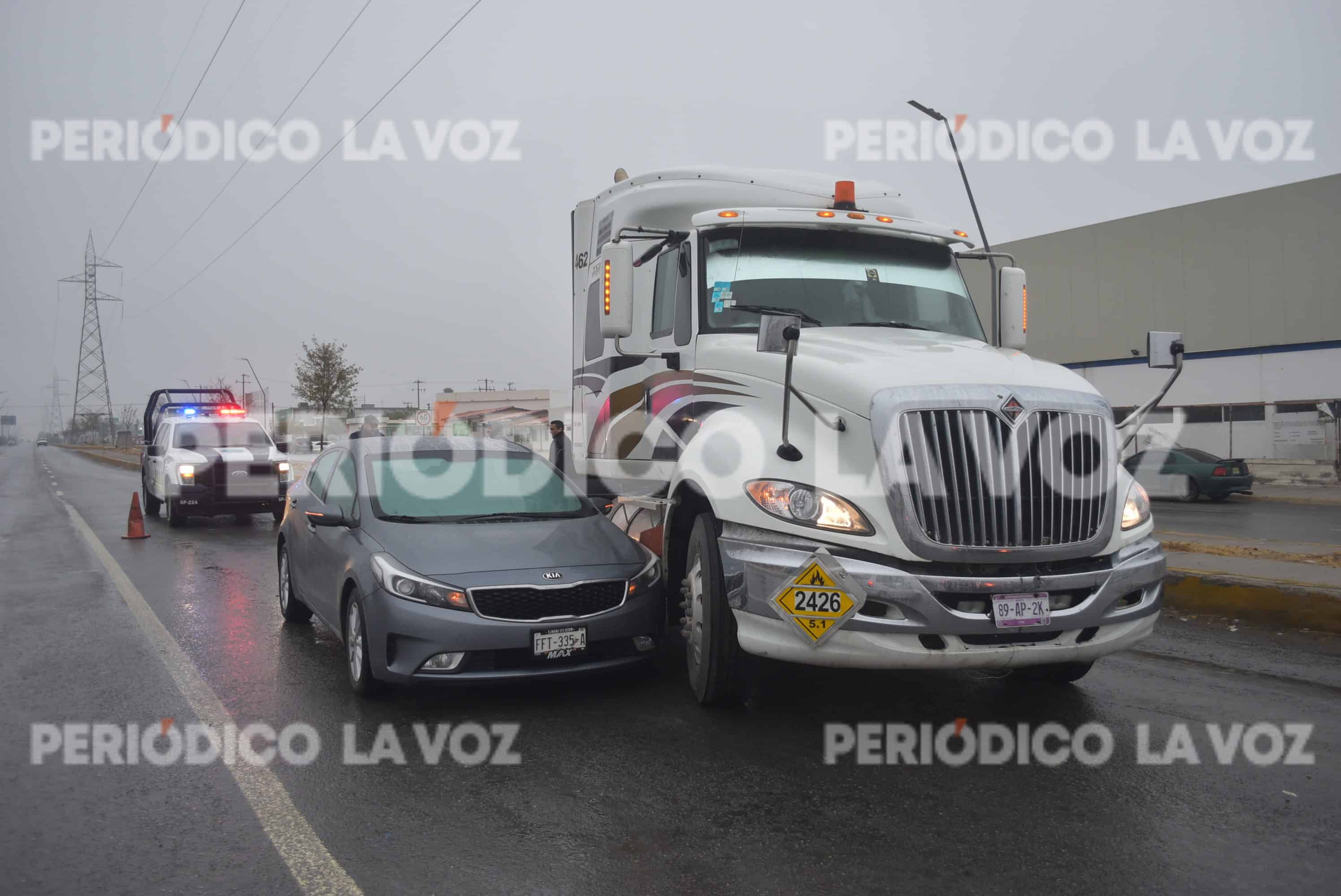 Invade tráiler carril a KIA