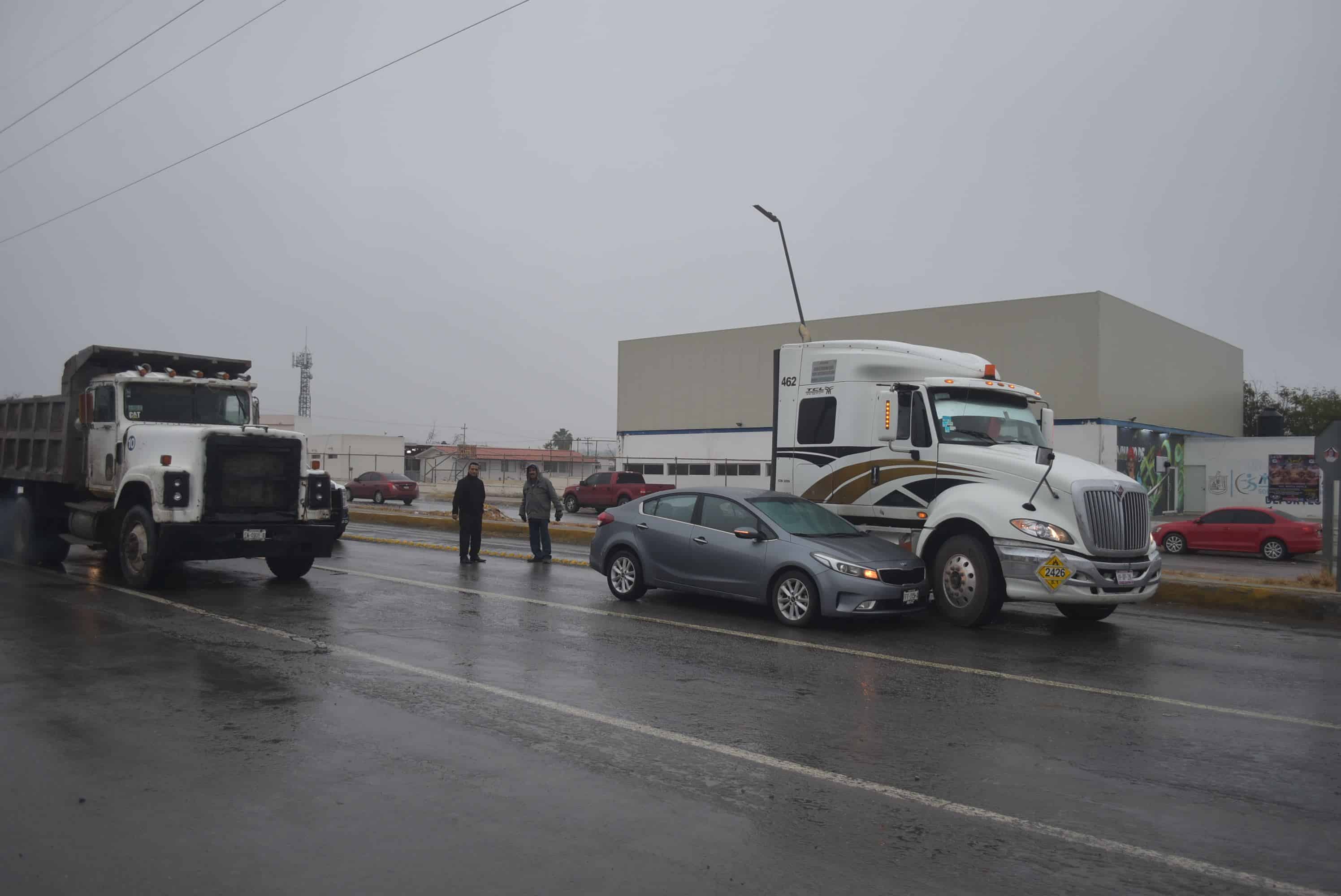 Invade tráiler carril a KIA