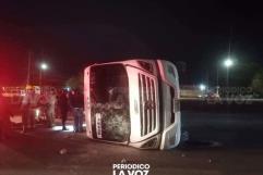 Accidente de camión de maquiladora en Ciudad Acuña deja varios lesionados