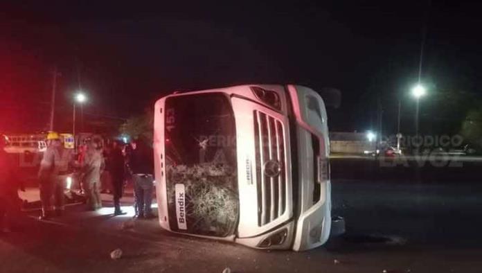 Accidente de camión de maquiladora en Ciudad Acuña deja varios lesionados