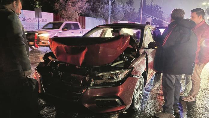 Destroza el cofre de su automóvil