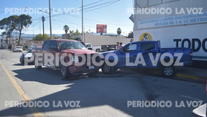 Provoca abogado choque en el Juárez