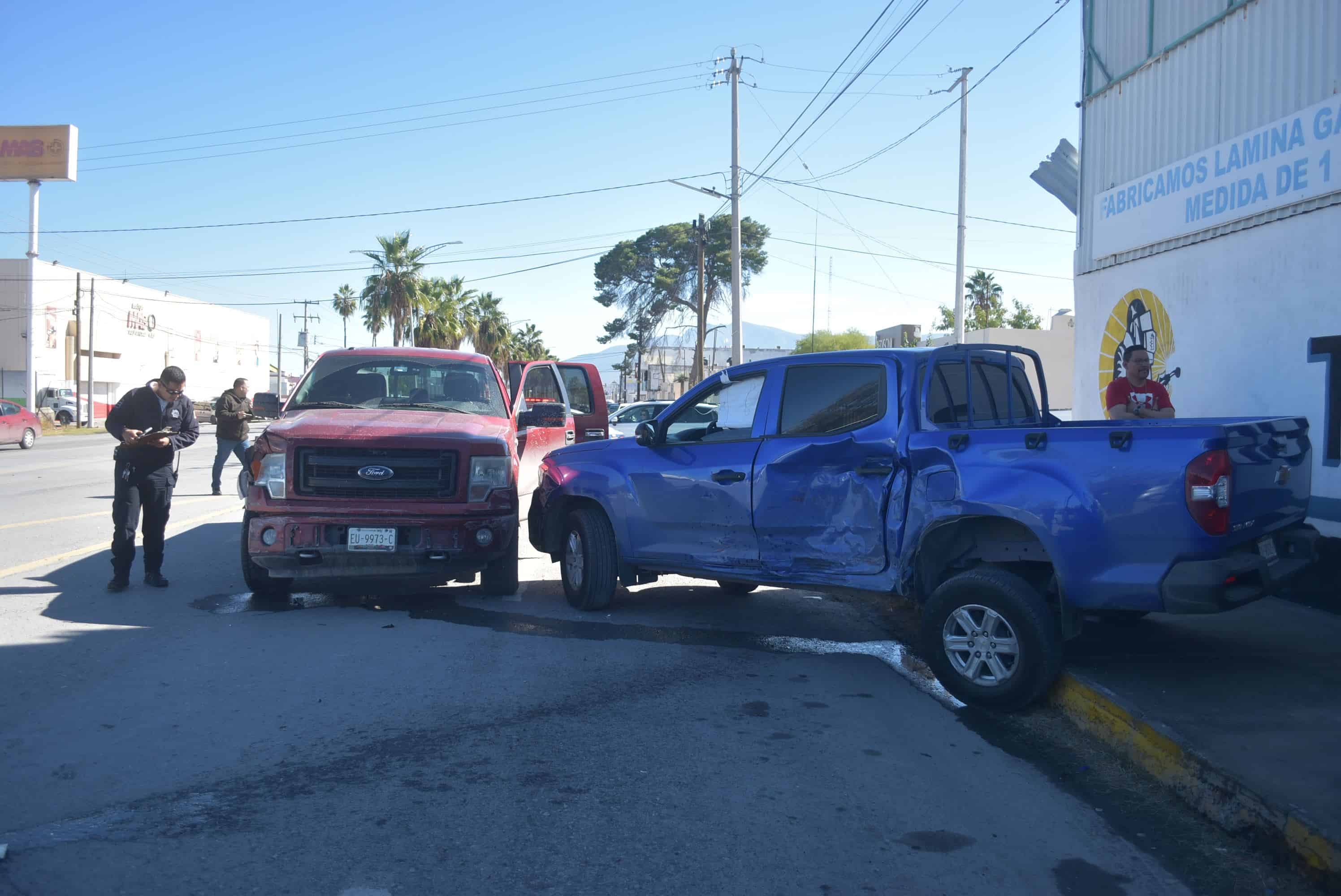 Provoca abogado choque en el Juárez