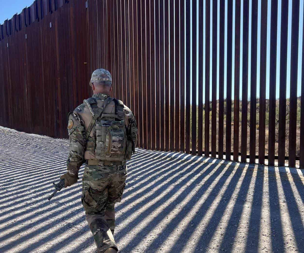 Civiles armados de Arizona apoyarán a Trump para detener a migrantes