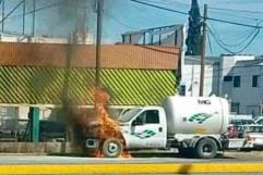 Se incendia Pipa de Gas al sur de Saltillo