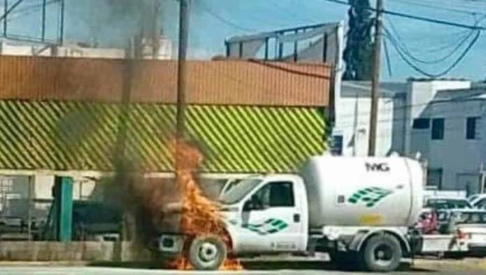 Se incendia Pipa de Gas al sur de Saltillo