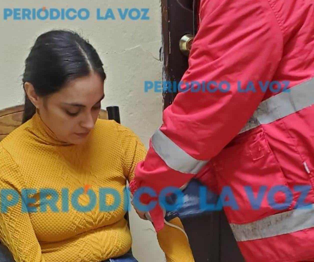 Resguardan a mujer desorientada en la Comandancia Municipal; buscan a sus familiares  
