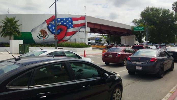 Quejas tras LARGAS FILAS en el Puente Internacional de Eagle Pass