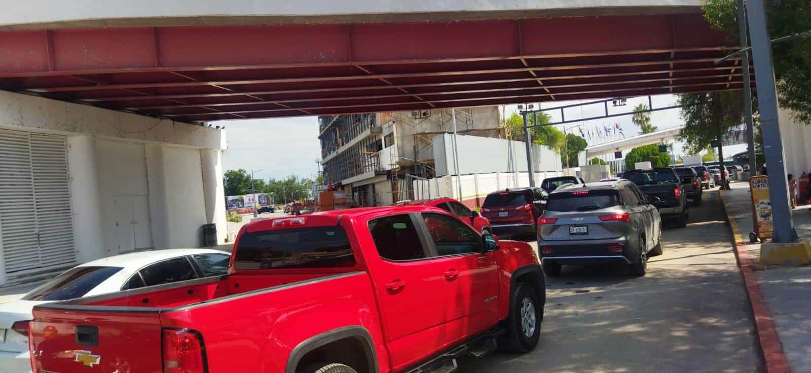 Quejas tras LARGAS FILAS en el Puente Internacional de Eagle Pass