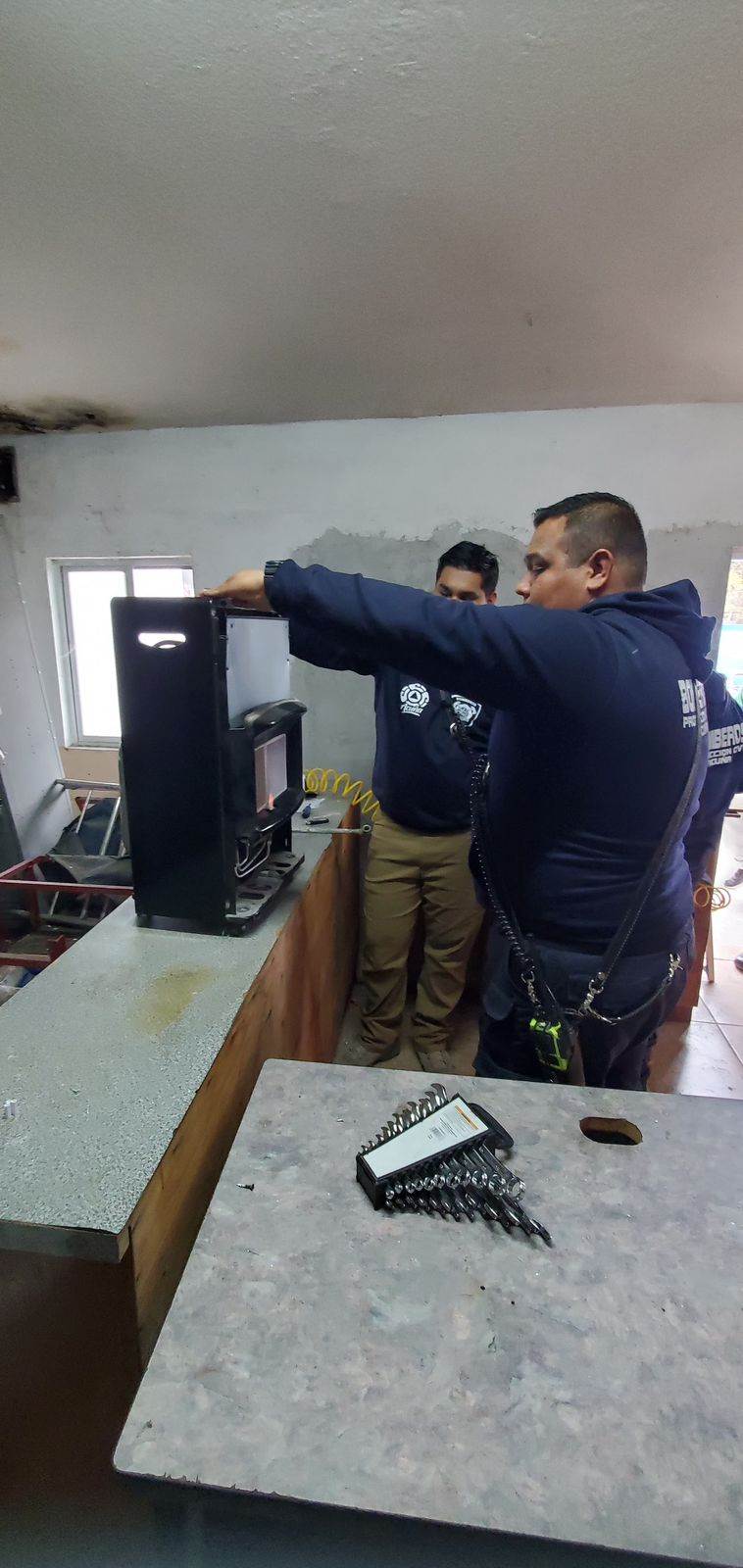 Brigada de limpieza de calentadores en Ciudad Acuña para prevenir incendios