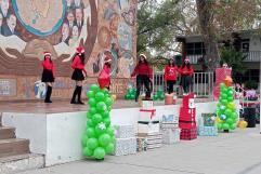 El Cbtis 54 lleva alegría navideña a niños de la Escuela Primaria Francisco José Madero