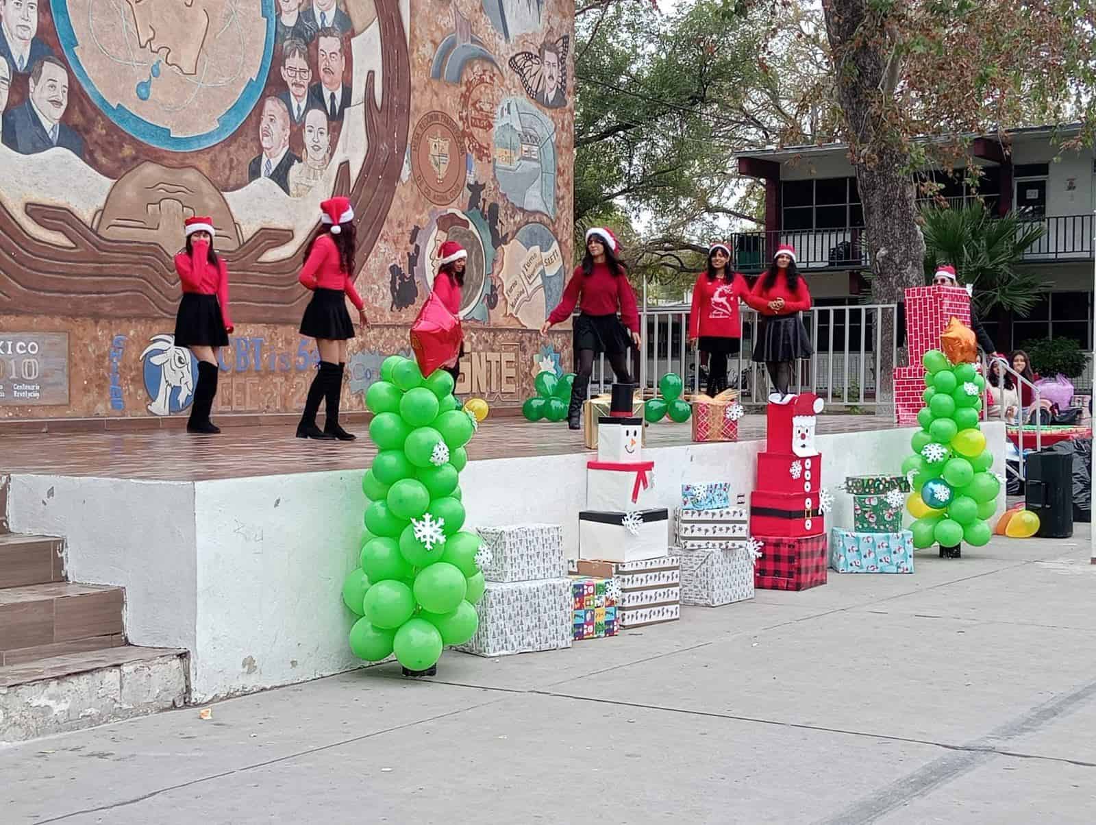 El Cbtis 54 lleva alegría navideña a niños de la Escuela Primaria Francisco José Madero