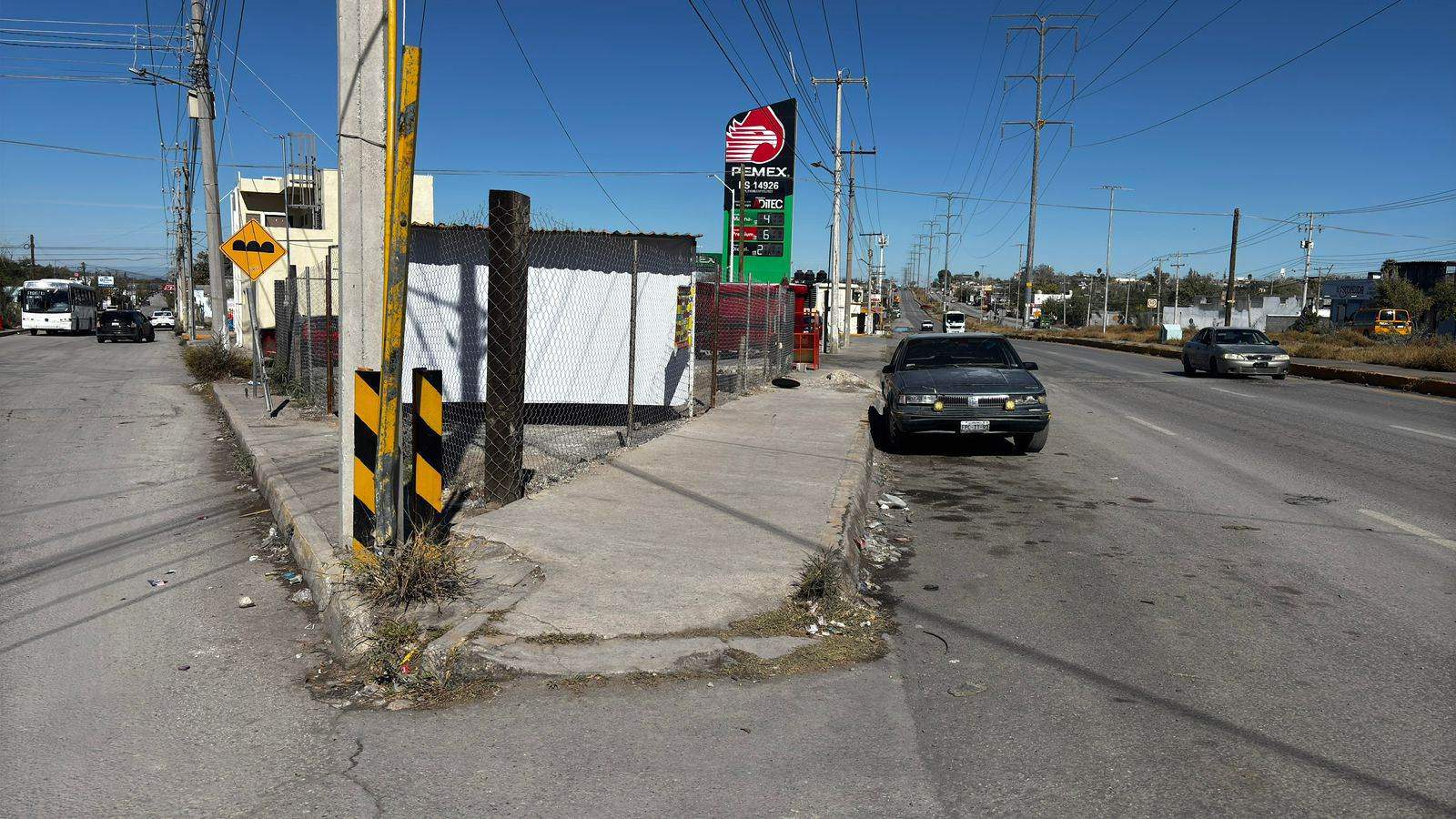 La propiedad municipal invadida se encuentra bardeada y se colocó un puesto de comida.