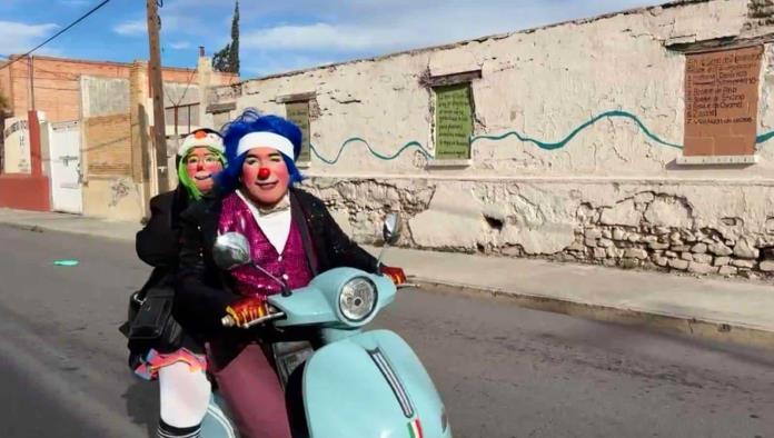 Celebran payasos con desfile su día