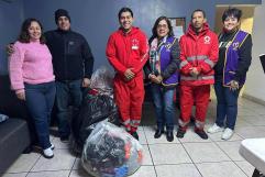 Cruz Roja recibe donativos de Voluntarios de Corazón AC para enfrentar bajas temperaturas