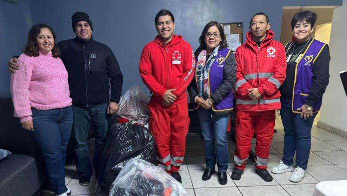 Cruz Roja recibe donativos de Voluntarios de Corazón AC para enfrentar bajas temperaturas